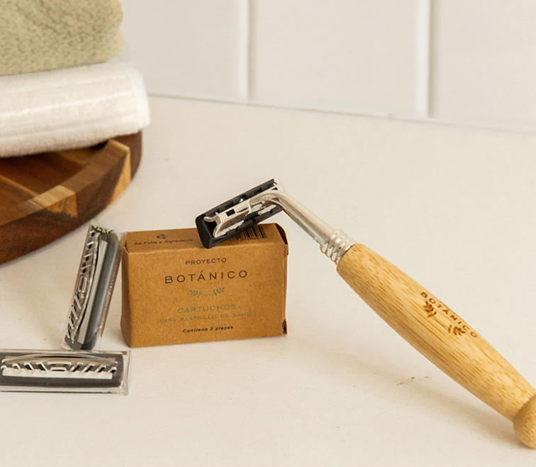 Combo: Rastrillo + 2 navajas de repuesto